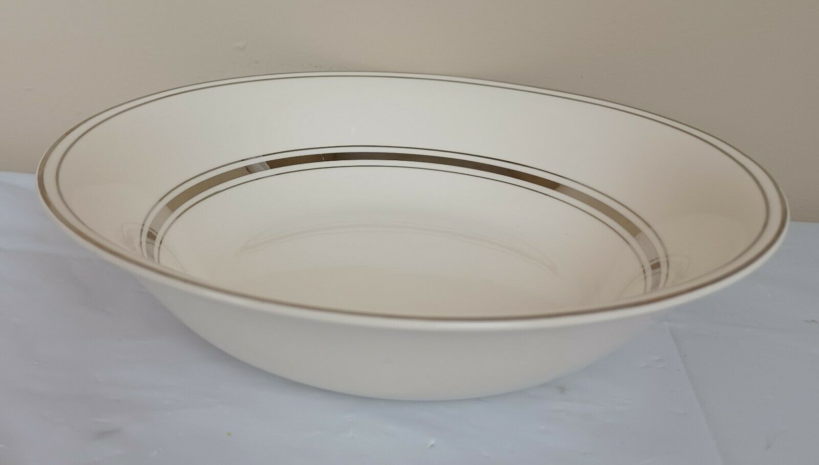 Pope Gosser 1071 9” Round Serving Bowl One Wide Four Thin Rings Platinum