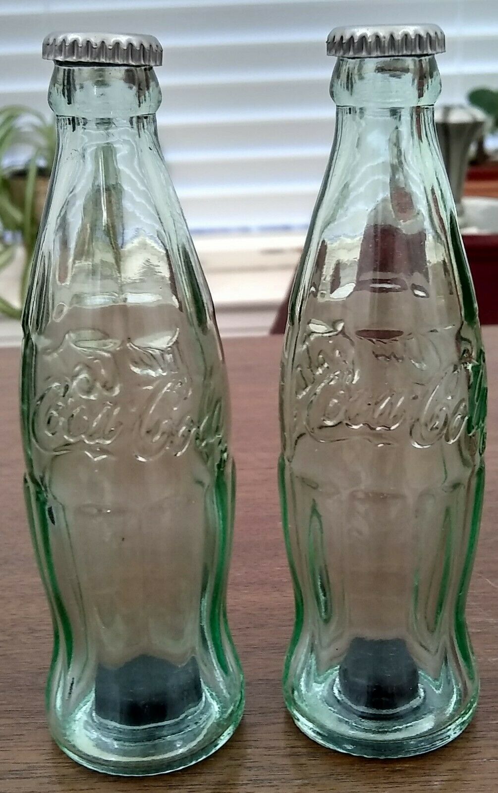 (2) Coca-cola Green Glass 4.5" Salt & Pepper Shakers With Screw On Tops